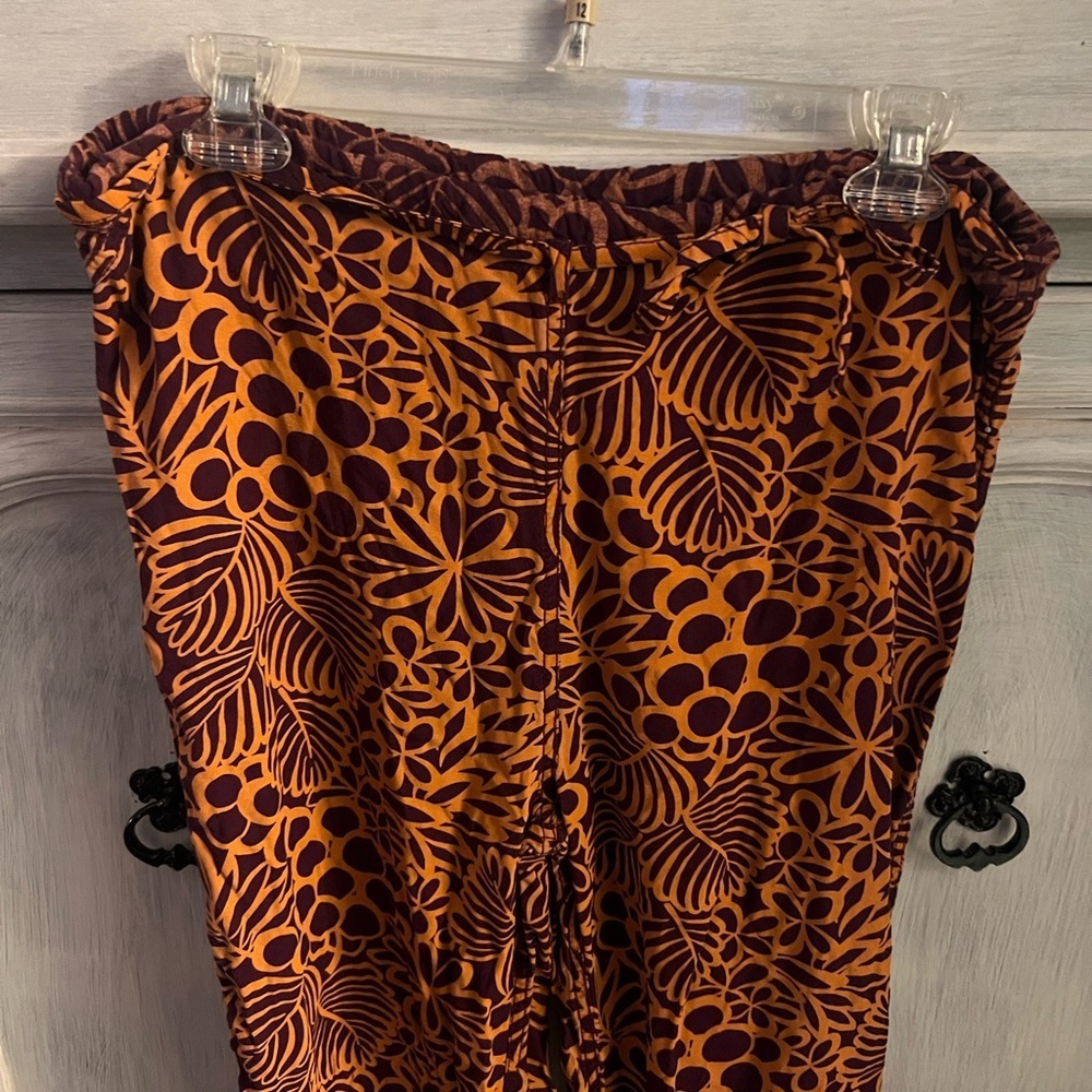 Sundance This Is Paradise Lightweight Palm Printed Relaxed Joggers - Picture 6 of 9